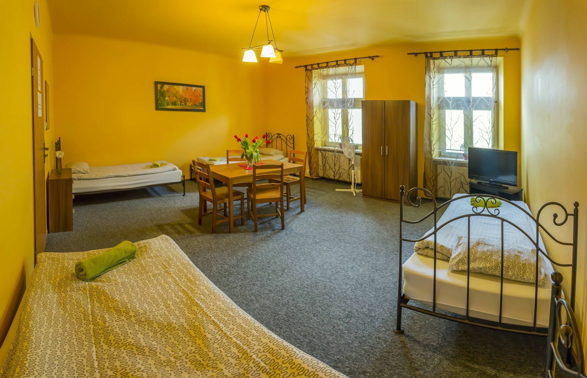 Pokój typu Twin Economy z prywatną łazienką na korytarzu